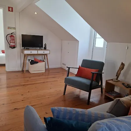 Alfama 2 - Attic With View Апартаменты Лиссабон